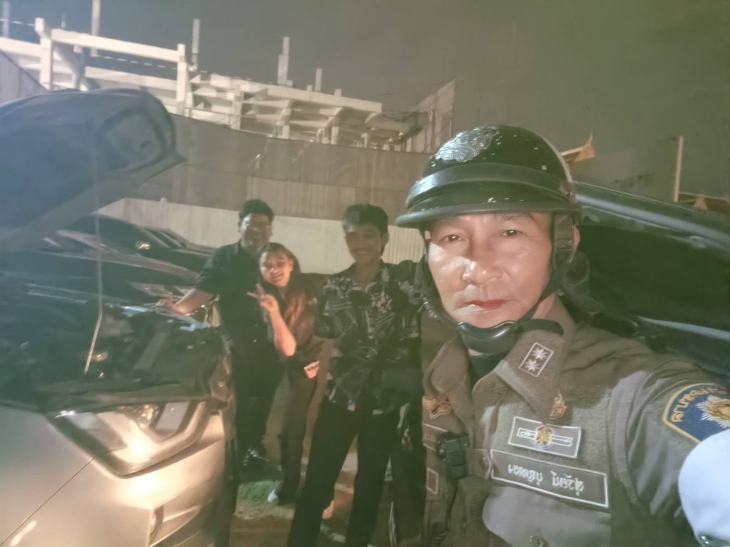 ให้การช่วยเหลือประชาชนรถแบตเตอรี่หมดสตาร์ทรถไม่ติด